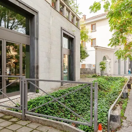 Design Spacious Loft In Navigli - Hosted By Sweetstay מילאנו
